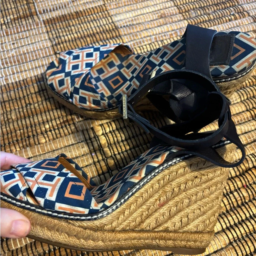 Tory Burch‎ Geometric Patterned Wedge Sandals size 8